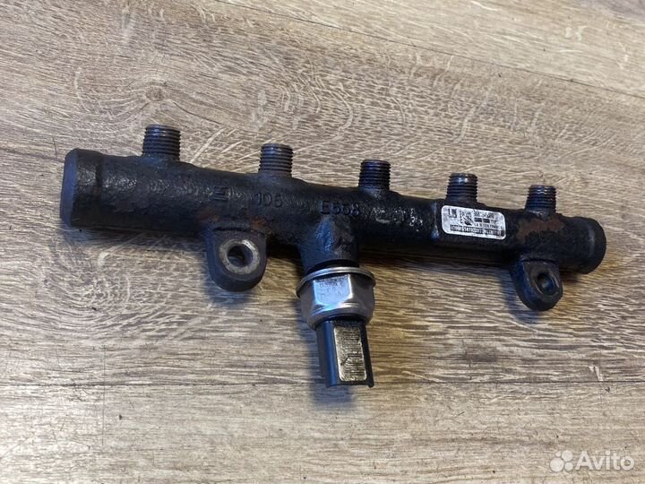 Peugeot 407 топливная рампа