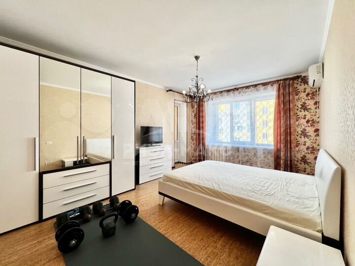 2-к. квартира, 72 м², 8/10 эт.