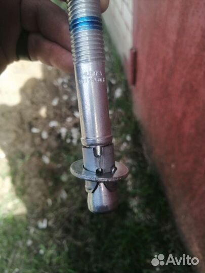 Анкерный болт hilti