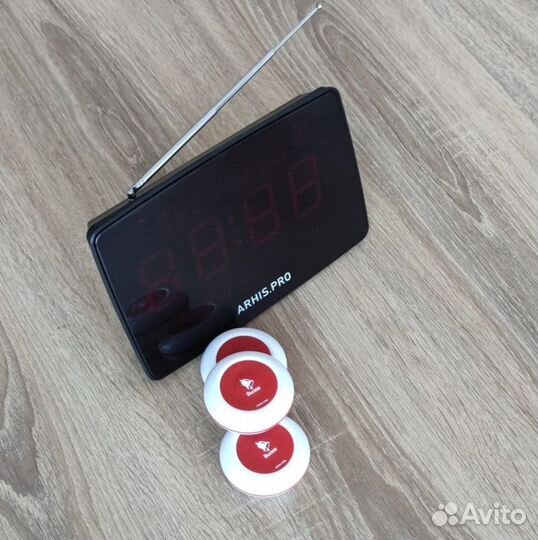 Кнпока вызова официанта и табло отображения вызова