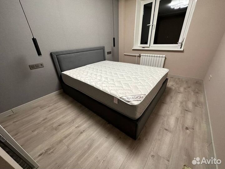 Кровать с мягким изголовьем