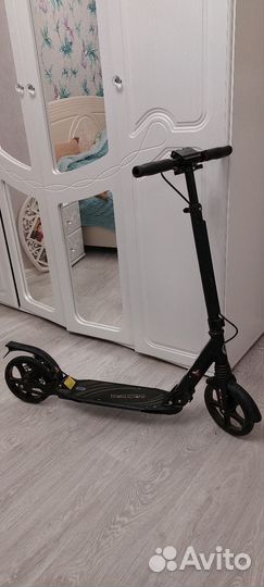 Самокат с ручным тормозом