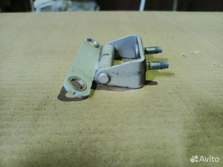 Хендай Туксон 3 тл петля двери багажника