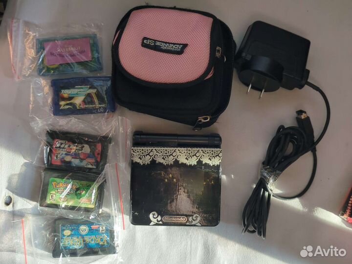 Game Boy Advance SP + зарядка + картриджи + чехол