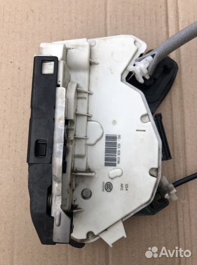 Замок задней правой двери Skoda Rapid