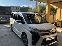 Toyota Voxy 2.0 CVT, 2018, 107 800 км, с пробегом, цена 2 800 000 руб.