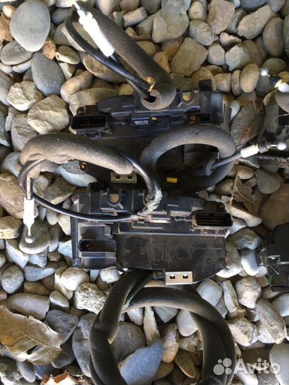 Nissan Juke 2012 F15 замок двери задней правой