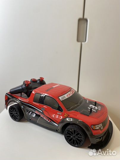 Машинка на пульте управления