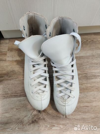 Коньки фигурные женские 39