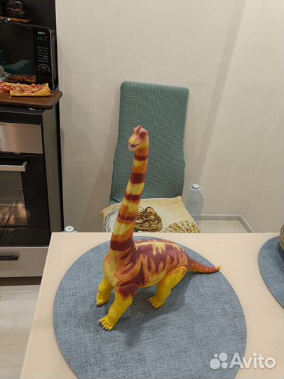 Динозавр пластик