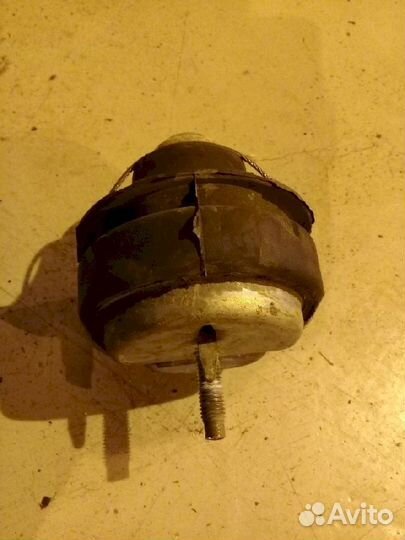 Опора двигателя (подушка двс) передняя 8683936 Vol