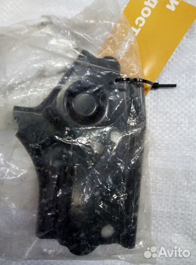 Кронштеин перед. правого крыла Toyota Rav 4 15г