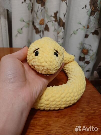 Змея вязанная крючком