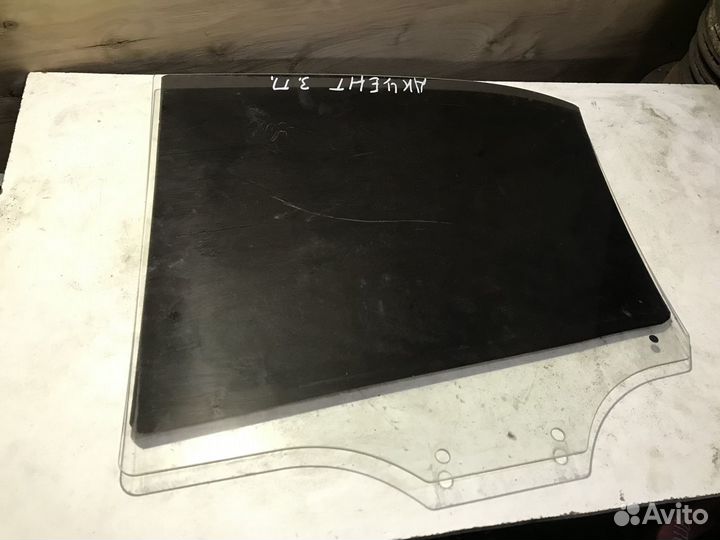 Стекло двери заднее правое Hyundai Accent