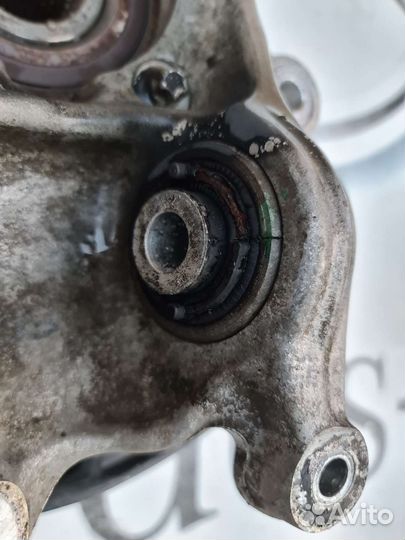 Цапфа задняя левая Mercedes W222