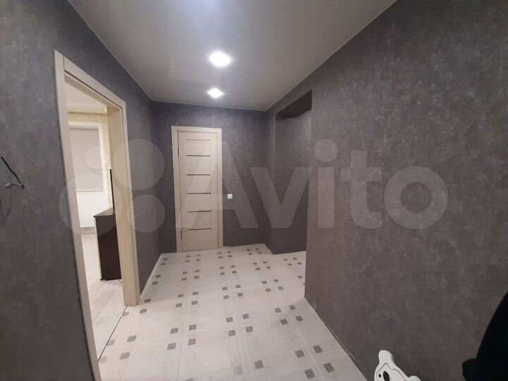 2-к. квартира, 60 м², 1/10 эт.