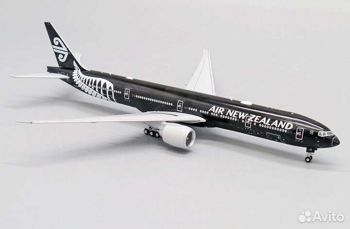 Модель самолета 1/400 Boeing 777-300ER 