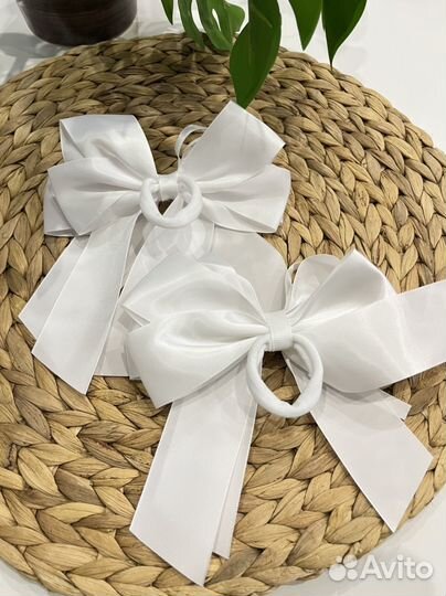 Бантики для волос на резинке белые девочке