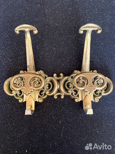 Вешалка настенная металлическая