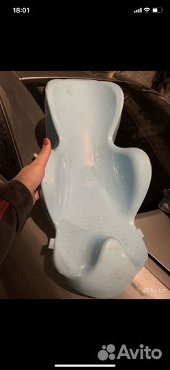 Отдам грелку, горку для купания и фитбол