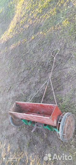 Сеялка овощная ручная