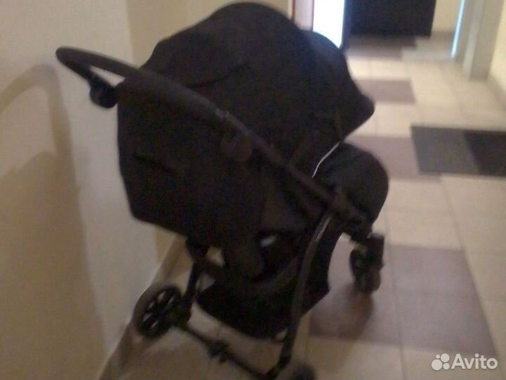 Прогулочная коляска tomix