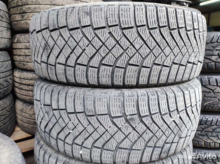 Pirelli Ice Zero FR 205/55 R16