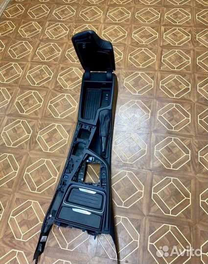 Подлокотник отBMW F30