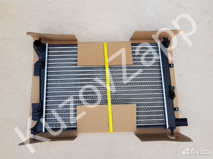 Радиатор охлаждения Хёндай Солярис (МКПП)