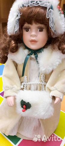 Кукла фарфоровая