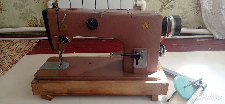 Швейная машина 1022
