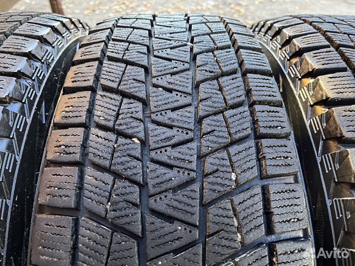 Bridgestone Blizzak DM-V1 215/70 R16 100R