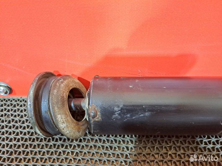 Амортизатор передний