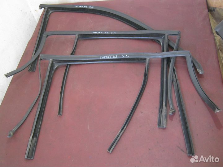 Бархотка уплотнитель Tiguan Тигуан багажника двери