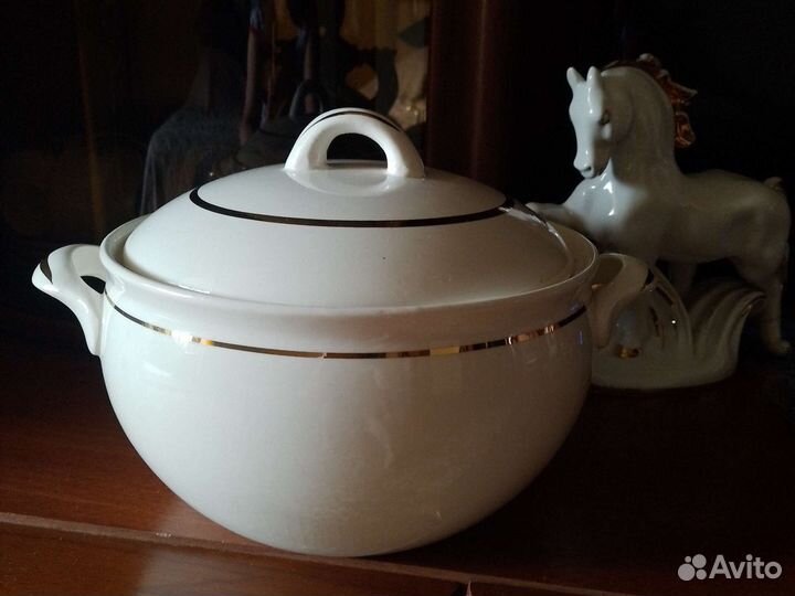 Супница и тарелки,овощерезка