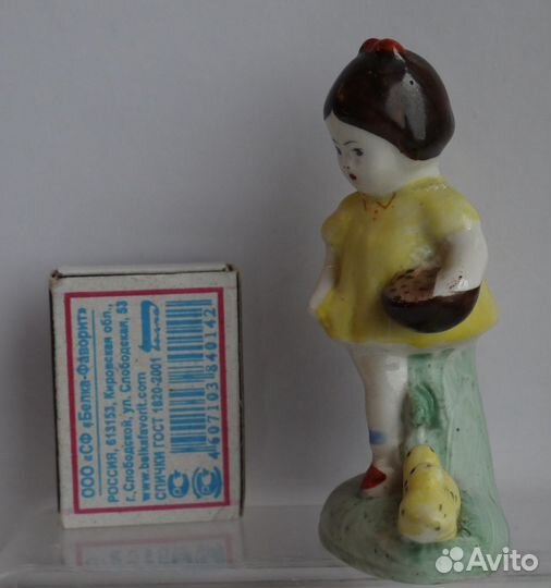 Фарфоровая фигурка 