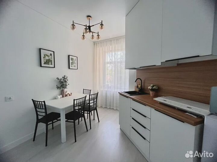 Стулья пластиковые для кафе, ресторанов