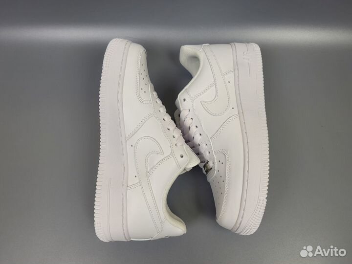 Кроссовки nike air force белые