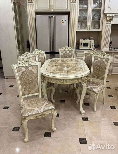 Кухонный стол и стулья комплект
