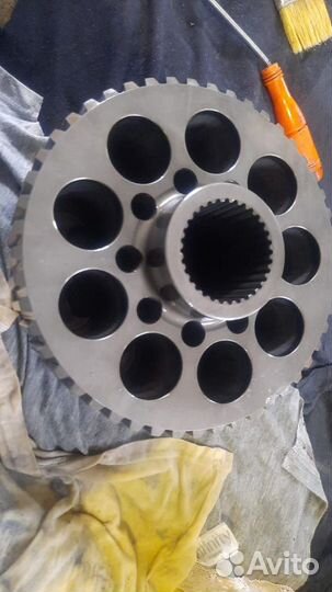 Редуктор хода экскаватора Hitachi ZX370