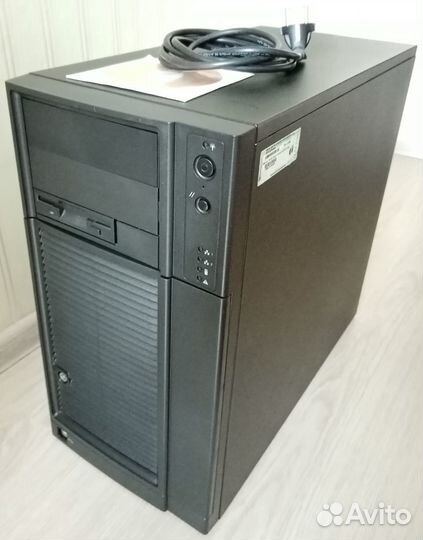 Системный блок сервера Intel 2005г