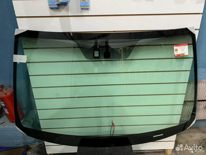 Лобовое стекло на Тойота Авенсис