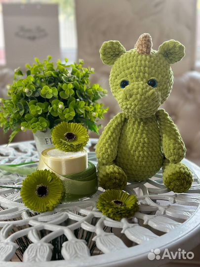 Вязанный динозавр