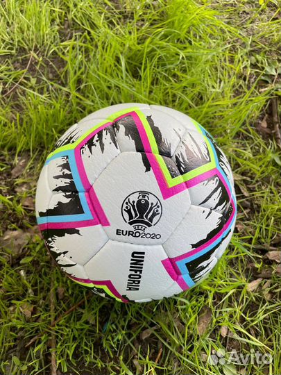Футбольный мяч Евро 2020