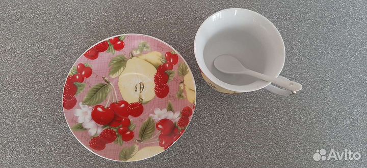 Чашка с блюдцем и ложка