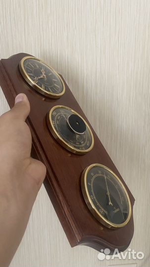 Барометр с часами