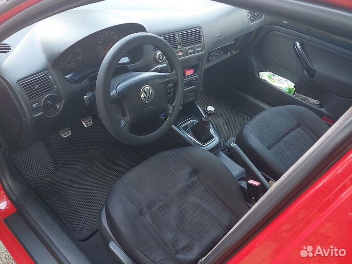 Volkswagen Golf 2.0 МТ, 2001, 300 000 км