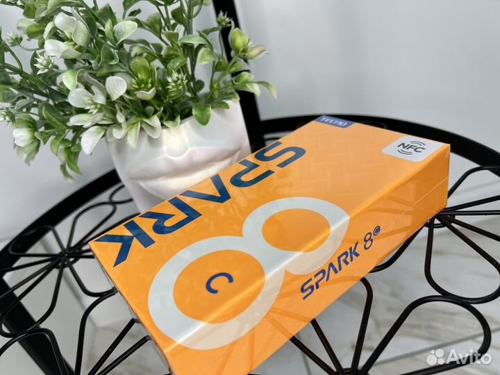 Телефон tecno spark 8c