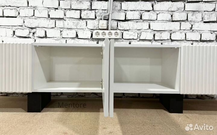 Тумба тв Bravo на опорах (1800х400х300 мм)