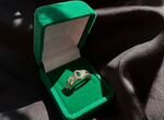 Кольцо с бриллиантами и благородным изумрудом